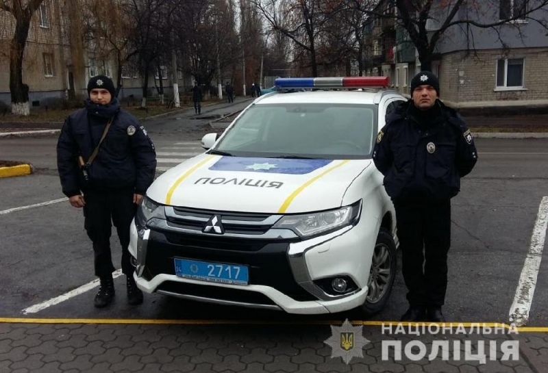 Копы Терновки спасли троих человек с задымленной квартиры