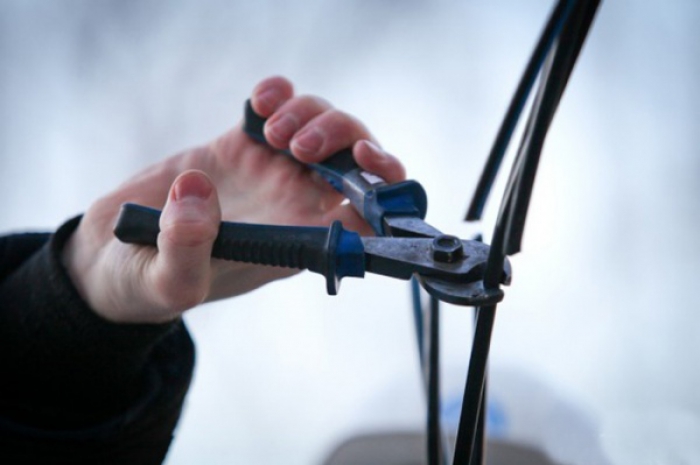 Похитителей кабеля задержали на горячем