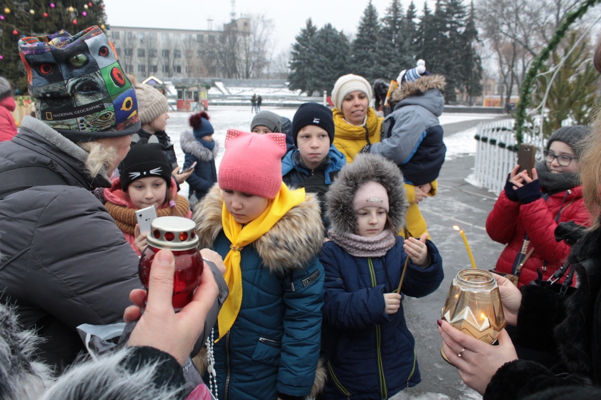 В Павлоград привезли Вифлеемский огонь мира