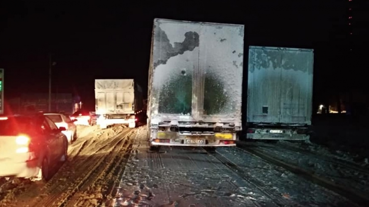 В Полтавской области из-за снега всю ночь было парализовано движение
