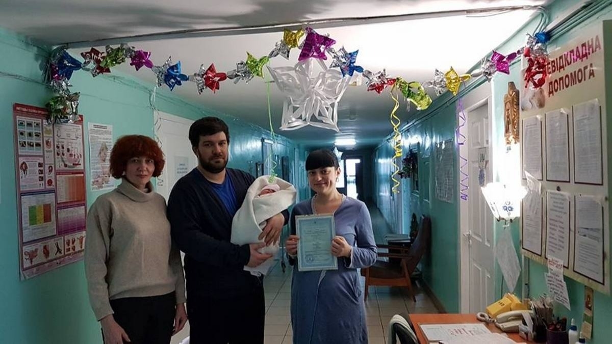 Роженицам Павлограда выдали более 2 тыс. свидетельств о рождении детей прямо в роддоме