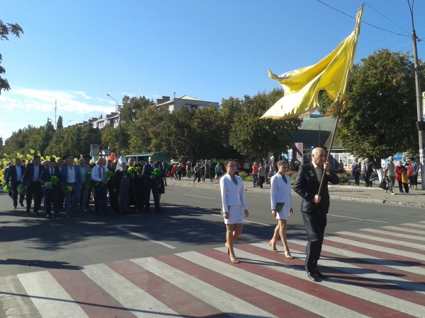 В Павлограде День города начался торжественным шествием