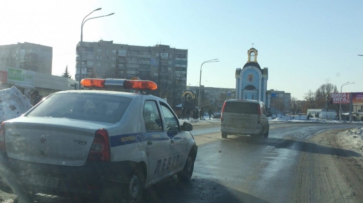 ДТП в Павлограде автомобиль службы охраны врезался в микроавтобус