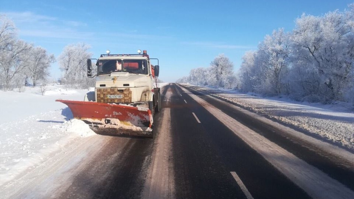 Дороги заснежены, но ограничений нет - Укравтодор