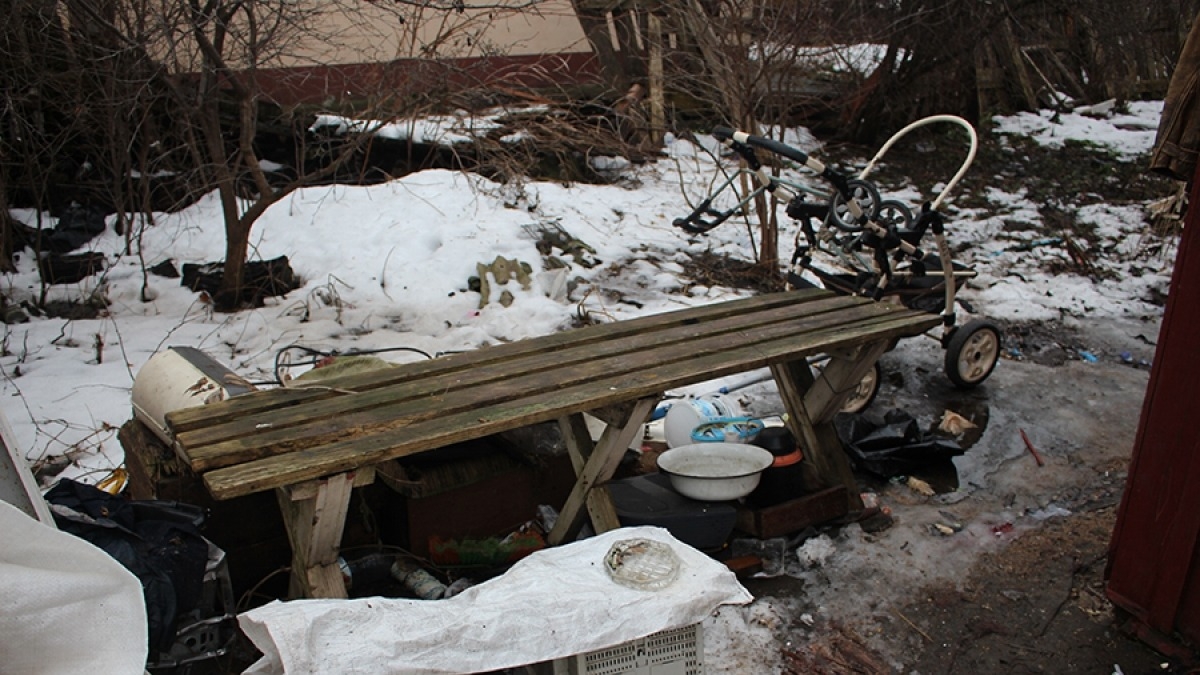 В Петропавловском районе мужчина пришел за советом к соседке, а нашел украденные у него вещи