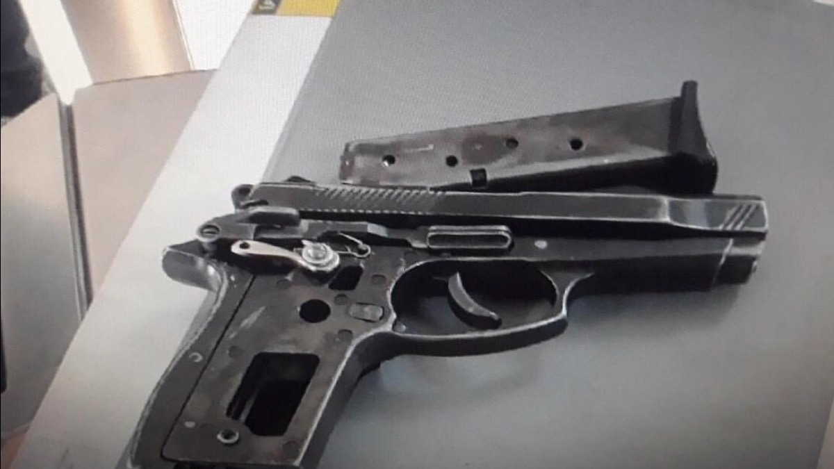 Полицейские изъяли пистолет у работника одного из предприятий Терновки