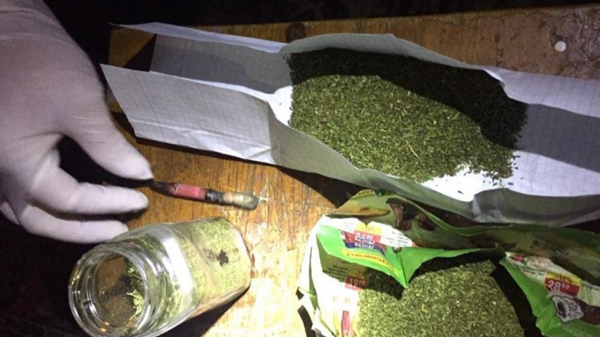 Полиция Терновки разоблачила наркопритон, который организовал в собственной квартире наркозависимый