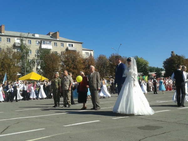В Павлограде поздравили пары, которые поженились в день города
