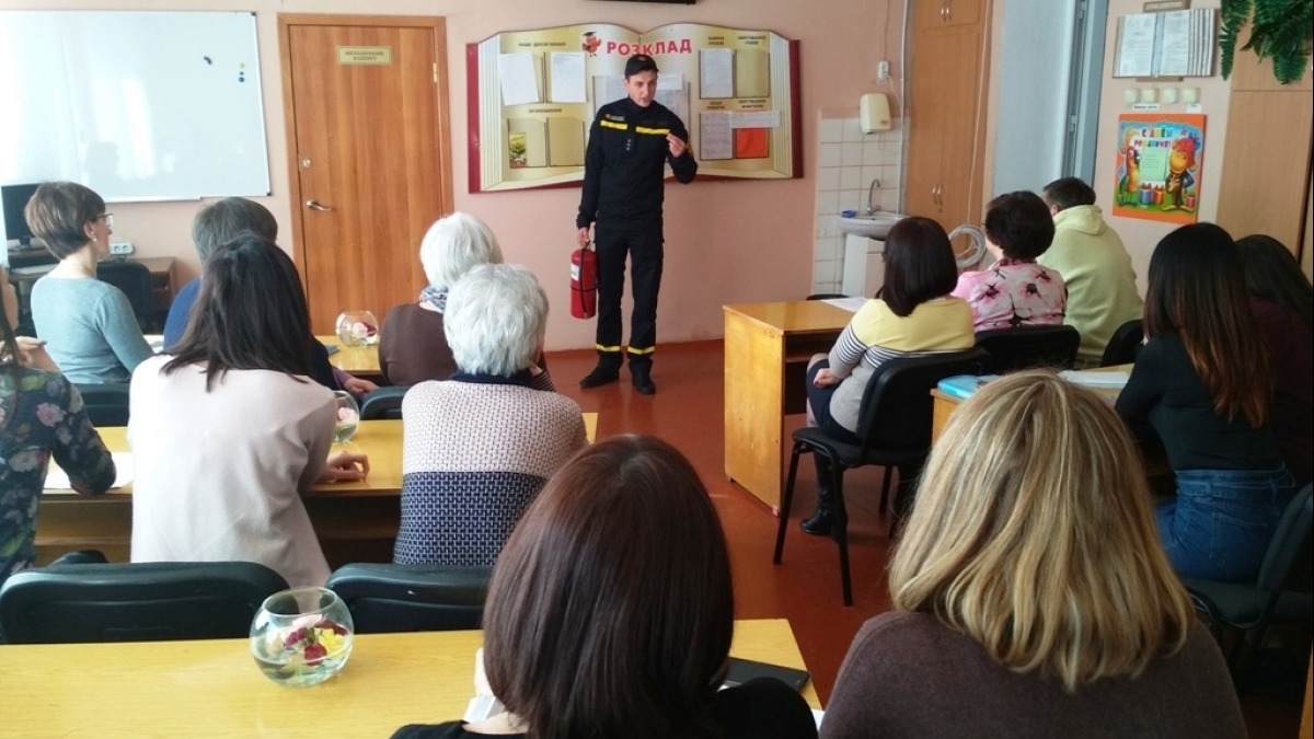 Спасатели Павлограда пришли в школу с разъяснительной беседой